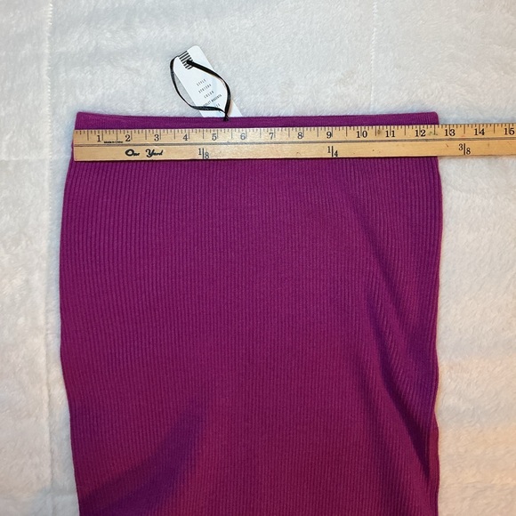 Elegant Pink Knit Skirt - Picture 7 of 11